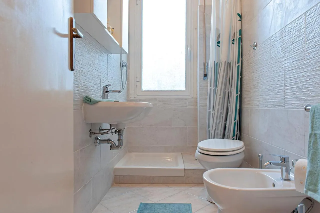 L'Angolo Di Grace Apartment Livorno 0*,